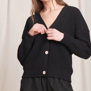 Tradlands shelter cardigan in black